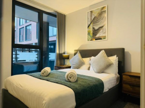 Spacious 2bed 2bath - FREE Parking & Netflix
